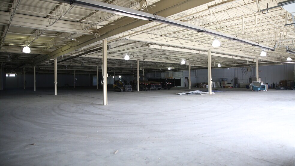More Photos Of 845 Harrisburg Pike, Columbus Warehouse For Lease