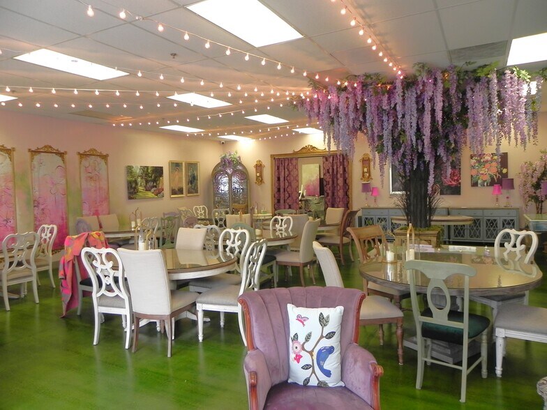 More Photos Of 2083 Orange Tree Ln, Redlands Freestanding For Lease