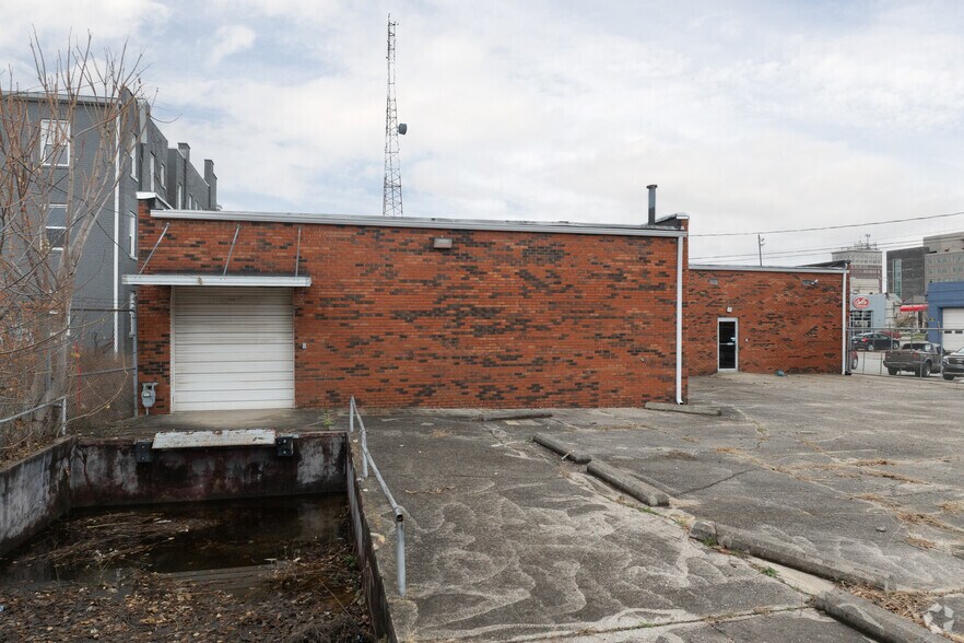 More Photos Of 631 6th Ave, Huntington Storefront For Lease
