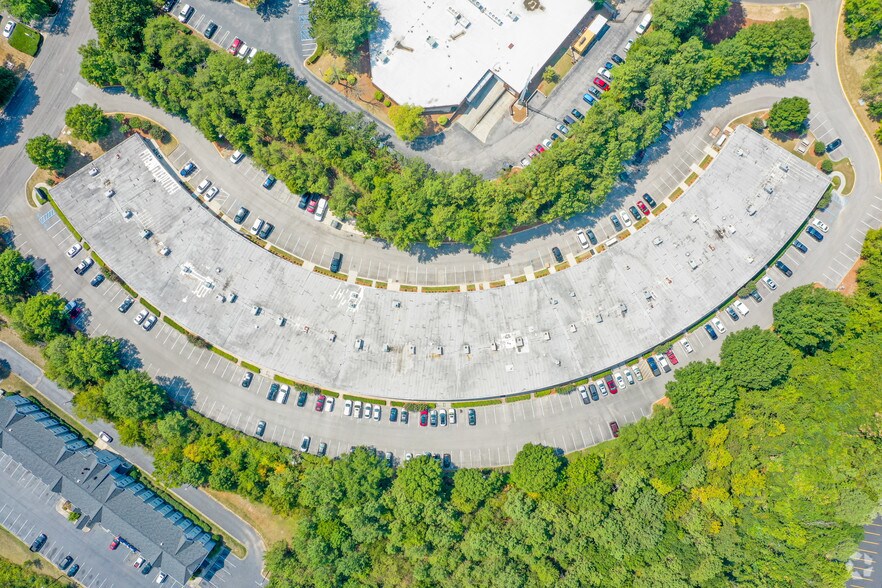 More Photos Of 211 Summit Pky, Homewood Showroom For Lease