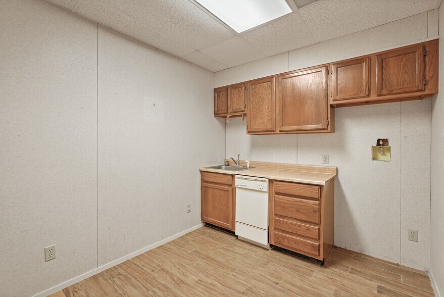 More Photos Of 4631 11th st, Brookshire Warehouse For Sale