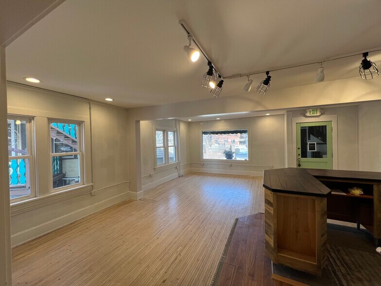 More Photos Of 2230 Carter Ave, Saint Paul Storefront Retail Office For Lease