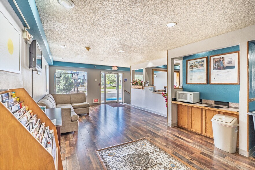 More Photos Of 519 Crook St, Custer Hotel For Sale