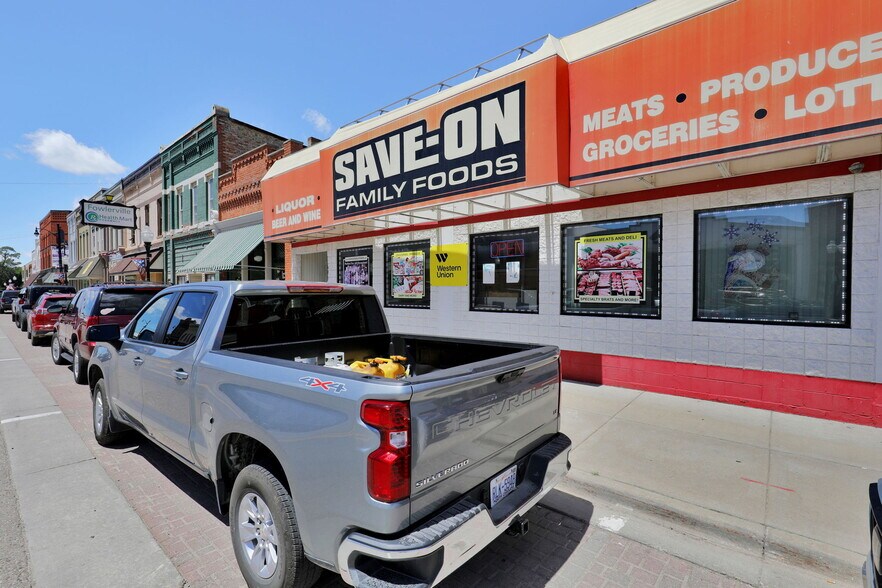 More Photos Of 131 E Grand River Ave, Fowlerville Storefront For Sale