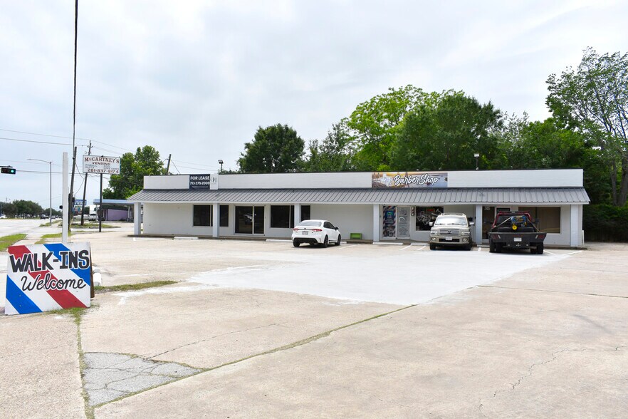 Primary Photo Of 2801 N Alexander Dr, Baytown Service Station For Lease