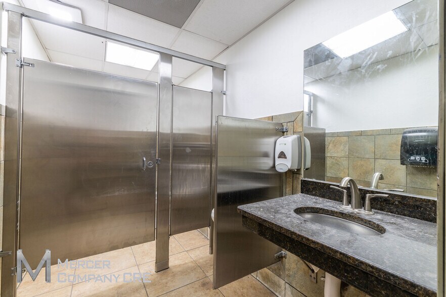 More Photos Of 400 Glade Ave, Oklahoma City Manufacturing For Lease