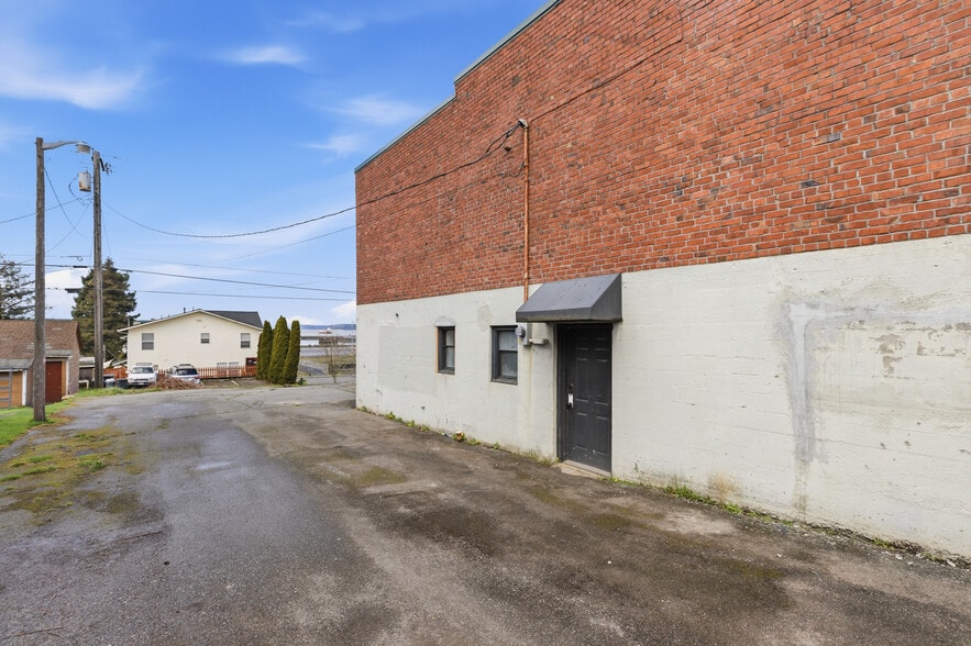 More Photos Of 2602 Grand Ave, Everett Office For Sale