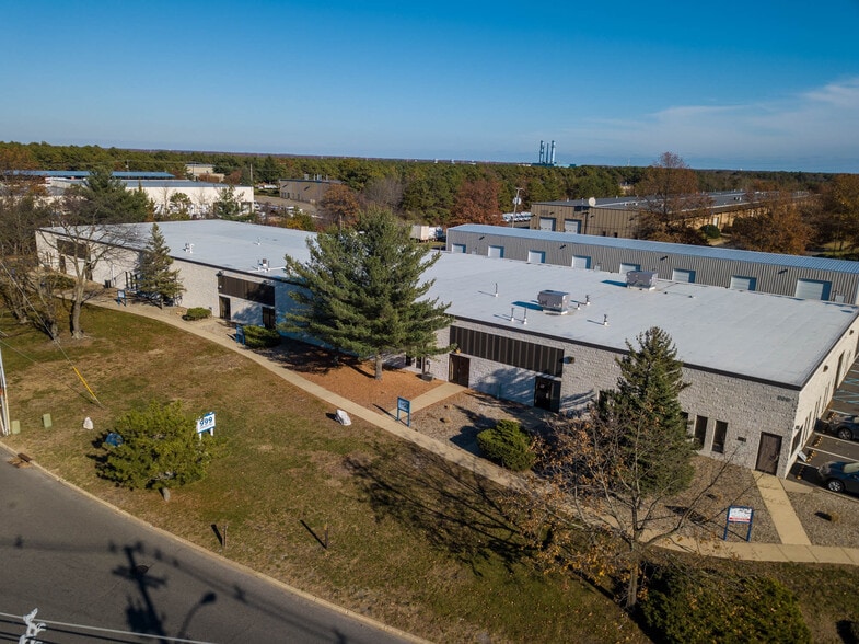 Primary Photo Of 999 Airport Rd, Lakewood Warehouse For Lease