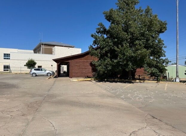 More Photos Of 2424 Williams Ave, Woodward General Retail For Sale