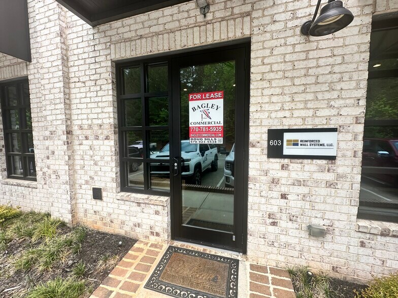 More Photos Of 6110 McFarland Station Dr, Alpharetta Medical For Lease