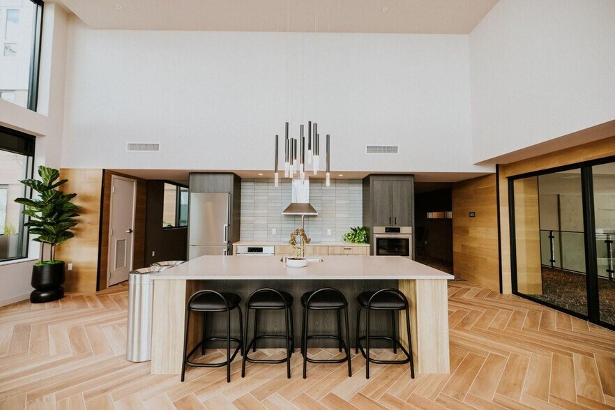 More Photos Of 132 NE 145th St, Shoreline Apartments For Lease