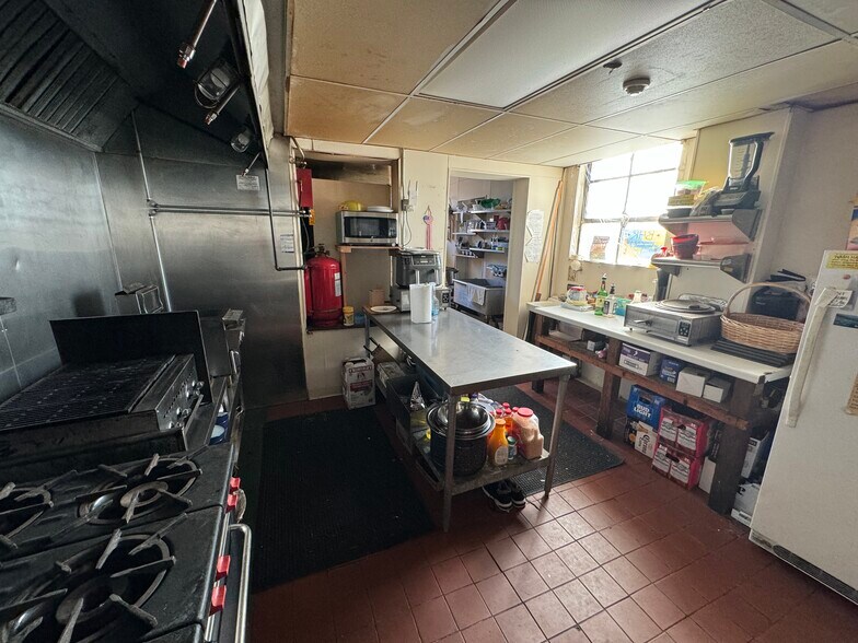 More Photos Of 609 W Montauk Hwy, Lindenhurst Bar For Sale