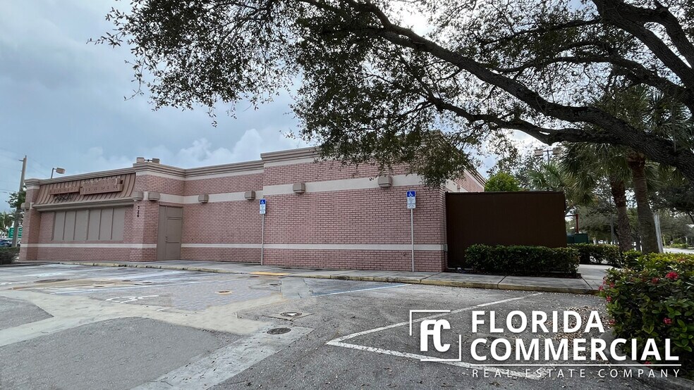 More Photos Of 726 SW Federal Hwy, Stuart Fast Food For Lease