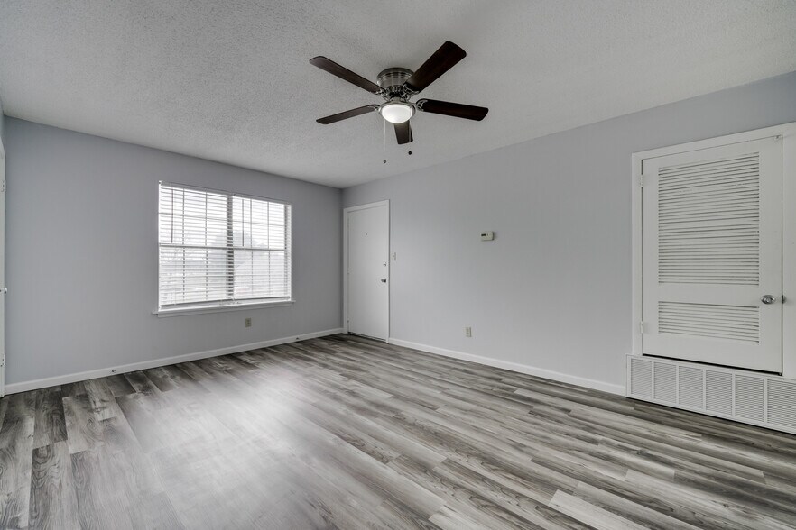 More Photos Of 1906 W Matthews Ave, Jonesboro Apartments For Sale