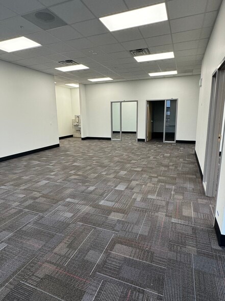 More Photos Of 593-689 N Saratoga Rd, Saratoga Springs Unknown For Lease