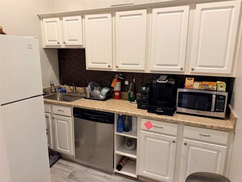 More Photos Of 5228 Village Creek Dr, Plano Office For Sale
