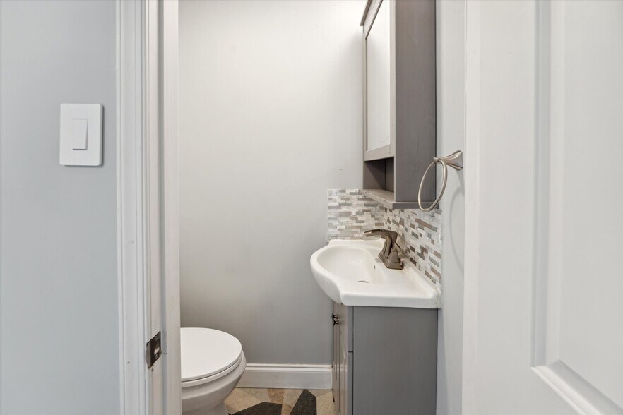 More Photos Of 419 N York Rd, Hatboro Office Residential For Sale