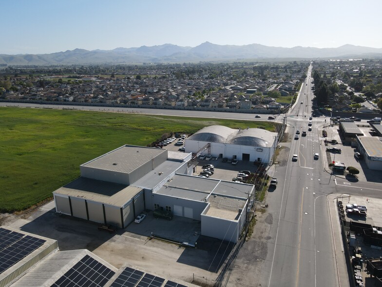Primary Photo Of 320 Hillcrest Rd, Hollister Showroom For Lease