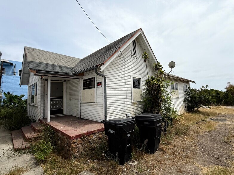 More Photos Of 5046 Holly Dr, San Diego Storefront Retail Residential For Sale