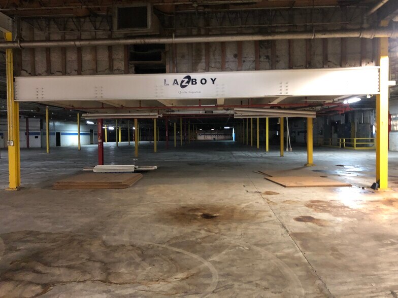 More Photos Of 300 N Newton Ave, Newton Manufacturing For Sale