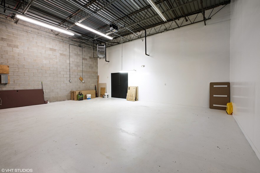 More Photos Of 610-642 Anthony Trl, Northbrook Light Distribution For Sale