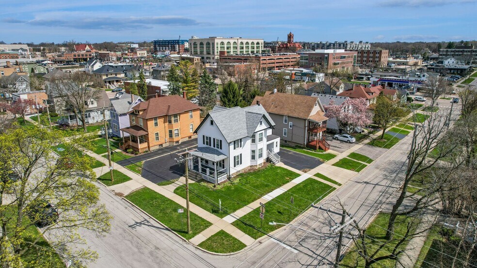 More Photos Of 323 S Hale St, Wheaton Office Residential For Sale