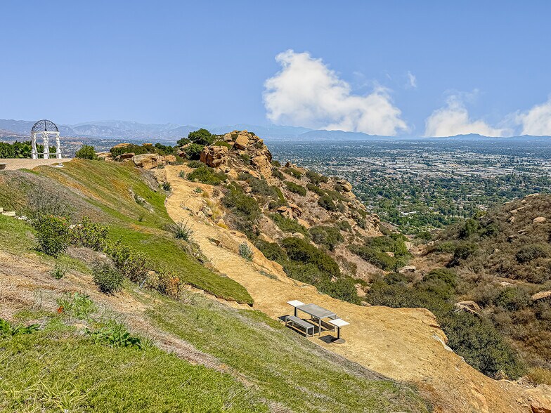 More Photos Of 10200 Lilac Ln, Simi Valley Specialty For Sale