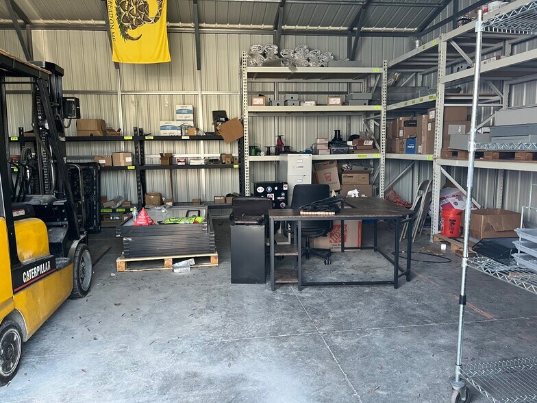 More Photos Of 608 Rountree Rd, Charlotte Office For Lease