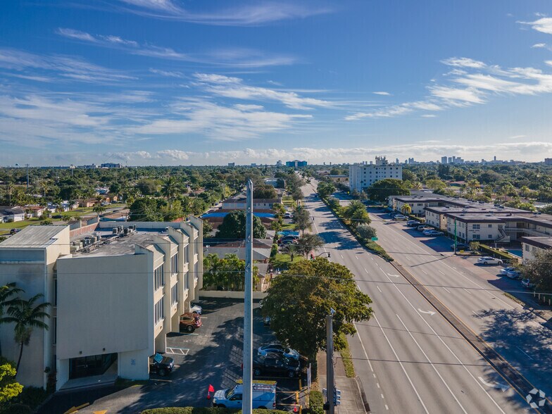 More Photos Of 5555 Hollywood Blvd, Hollywood Medical For Lease
