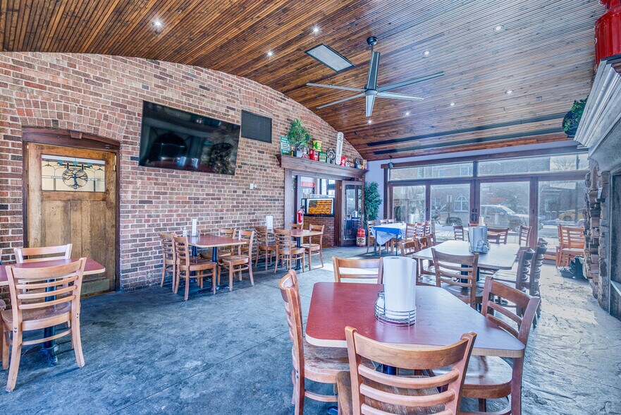 More Photos Of 328 5th Ave N, Bayport Restaurant For Sale