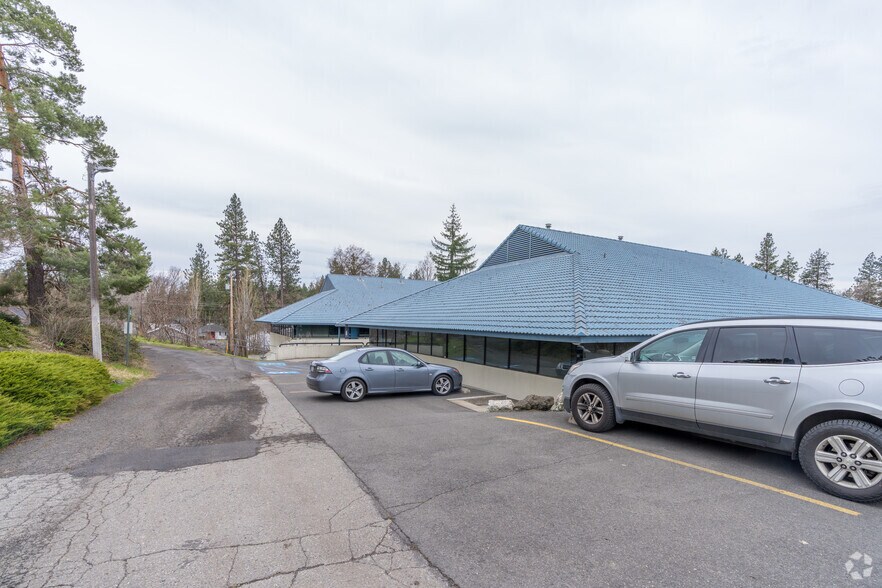 More Photos Of 1403 S Grand Blvd, Spokane Office For Lease