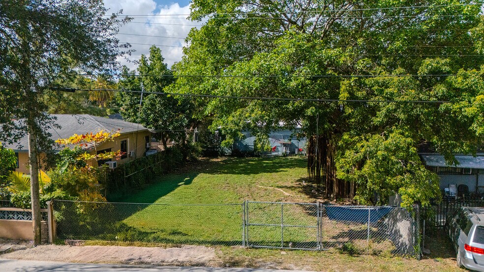 More Photos Of 7552 NE Miami Ct, Miami Land For Sale