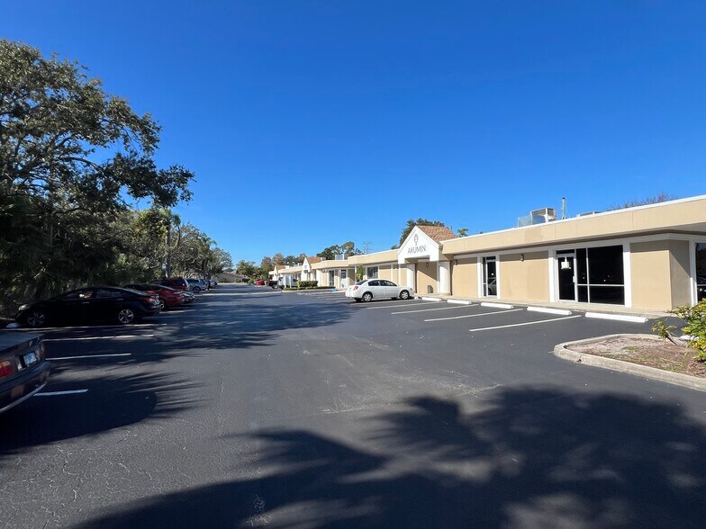 More Photos Of 13787 Belcher Rd, Largo Medical For Lease
