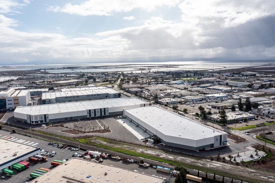 More Photos Of 25500 Clawiter Rd, Hayward Warehouse For Lease