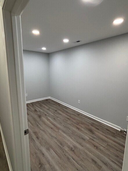 More Photos Of 4614 College Rd N, Castle Hayne Service For Lease