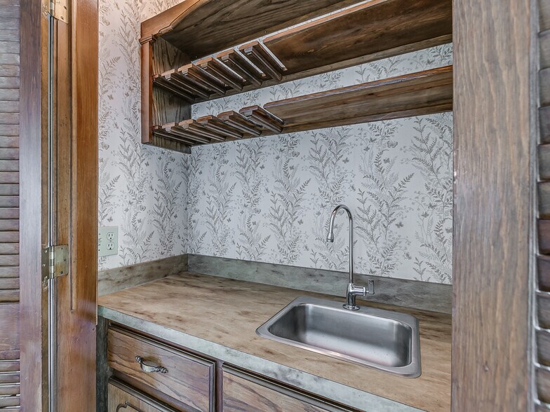 More Photos Of , Oklahoma City Specialty For Sale