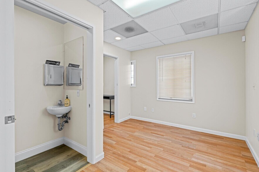 More Photos Of 1041 McKeever Ave, Hayward Medical For Sale