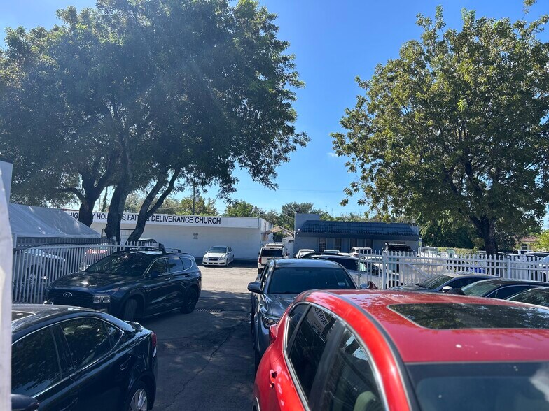 More Photos Of 6009 Dawson St, Hollywood Auto Dealership For Lease