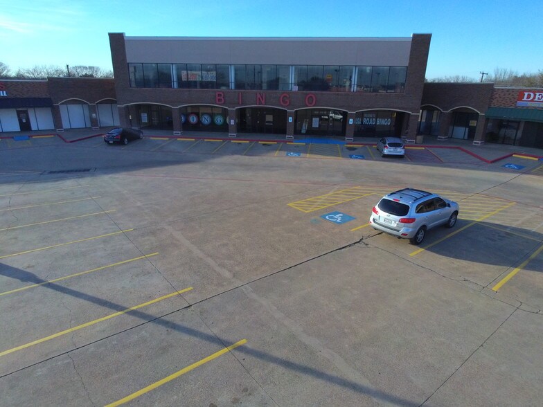 More Photos Of 6531-6539 Watauga Rd, Watauga Unknown For Lease