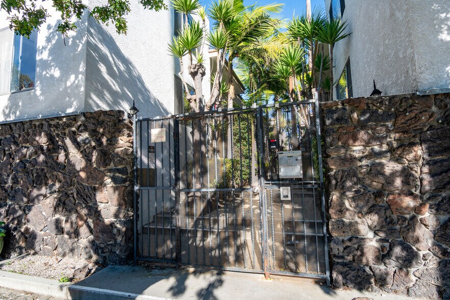More Photos Of , Santa Monica Multifamily For Sale
