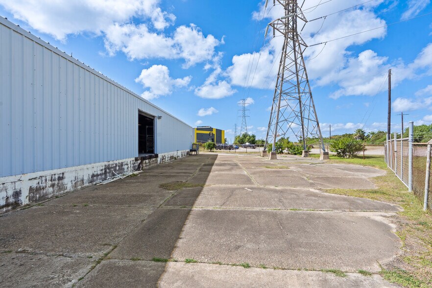More Photos Of 8602 Broadway St, Galveston Warehouse For Sale