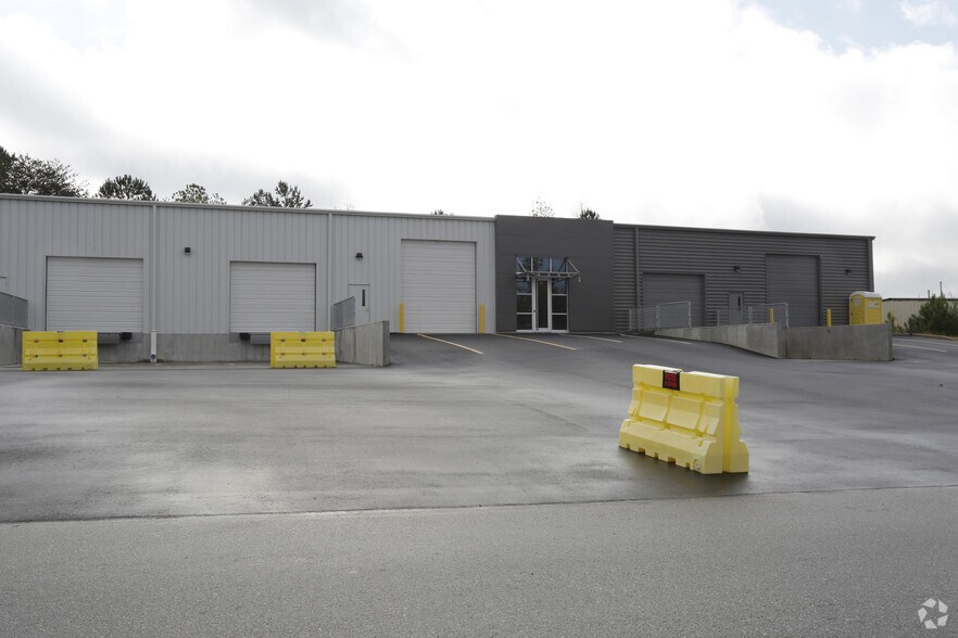 More Photos Of 17 International Ct, Greenville Warehouse For Lease