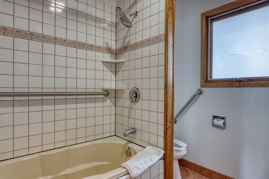 More Photos Of 10429 State Road 27, Hayward Hotel For Sale