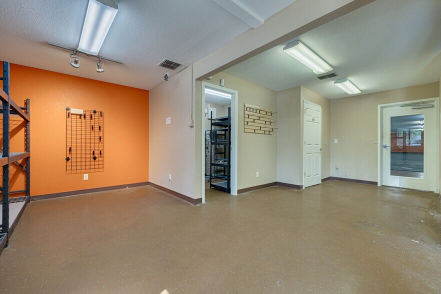 More Photos Of 110 Pine Ave, Oldsmar General Retail For Sale