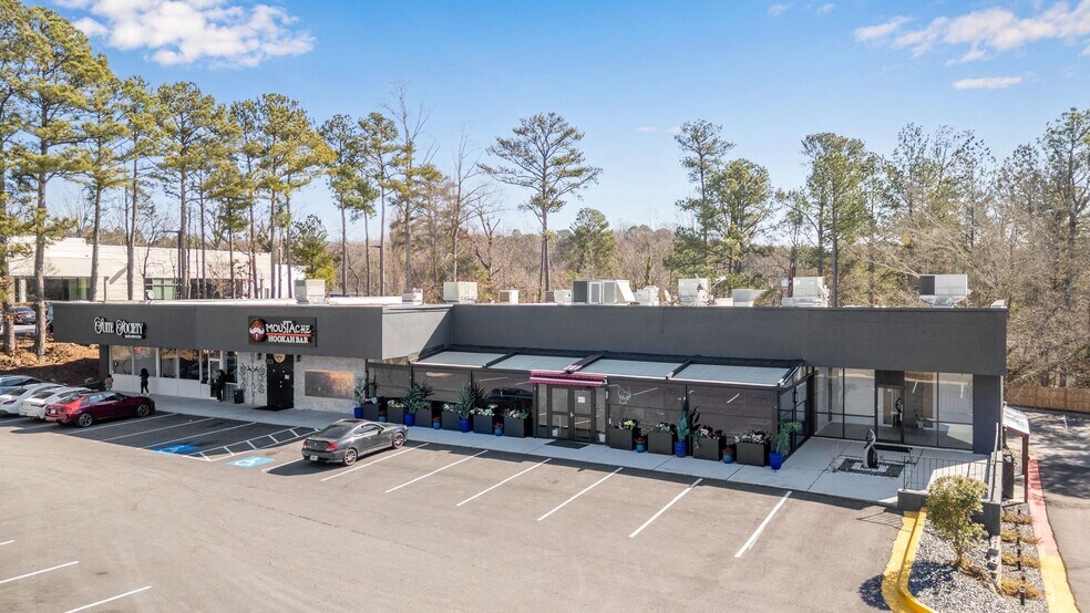 More Photos Of 7855 Roswell Rd, Sandy Springs Freestanding For Lease