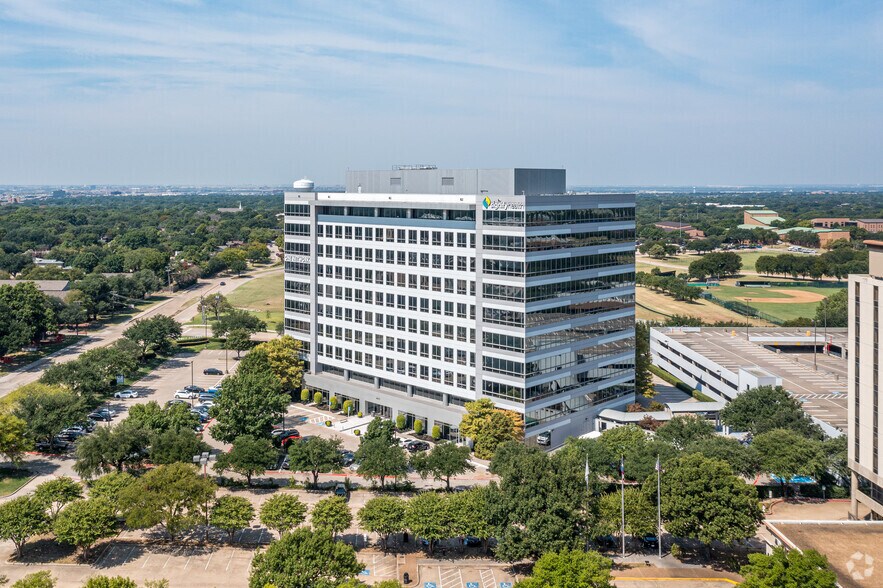 More Photos Of 4055 Valley View Ln, Farmers Branch Office For Sale