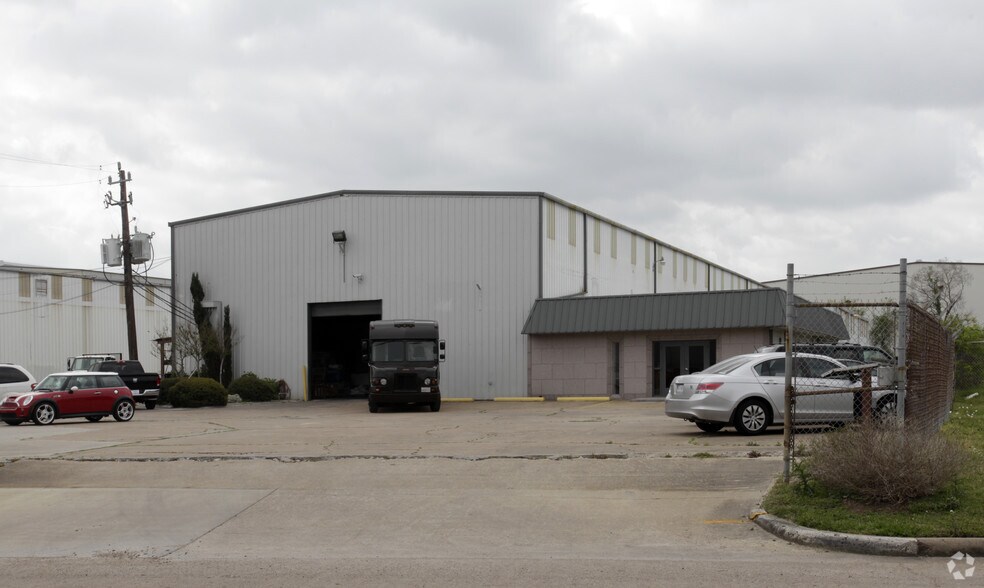 More Photos Of 6445 Burlington Dr, Houston Warehouse For Lease
