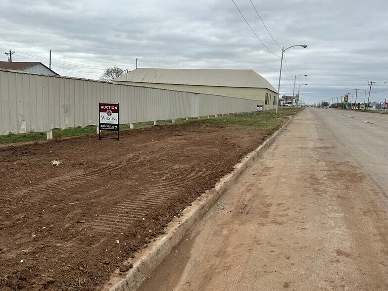 More Photos Of 623 N Main St, Fairview Land For Sale