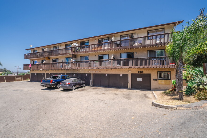 Primary Photo Of 840 Sinkler Way, Vista Apartments For Sale