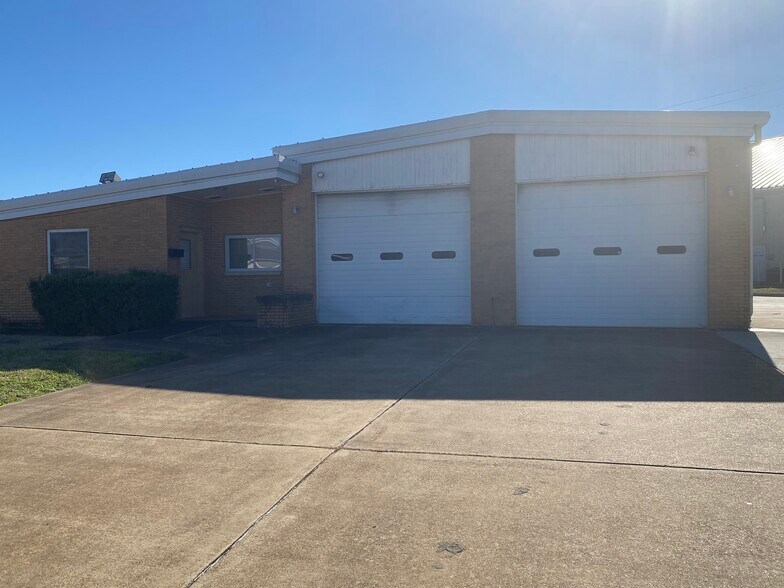 Primary Photo Of 2800 Northside Dr, Bossier City Flex For Lease
